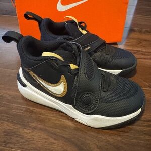 Nike Team Hustle D11 Kids Black and Gold Sneakers size 11c